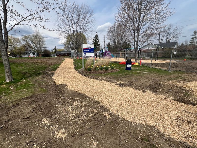 Fibar path leading to playground